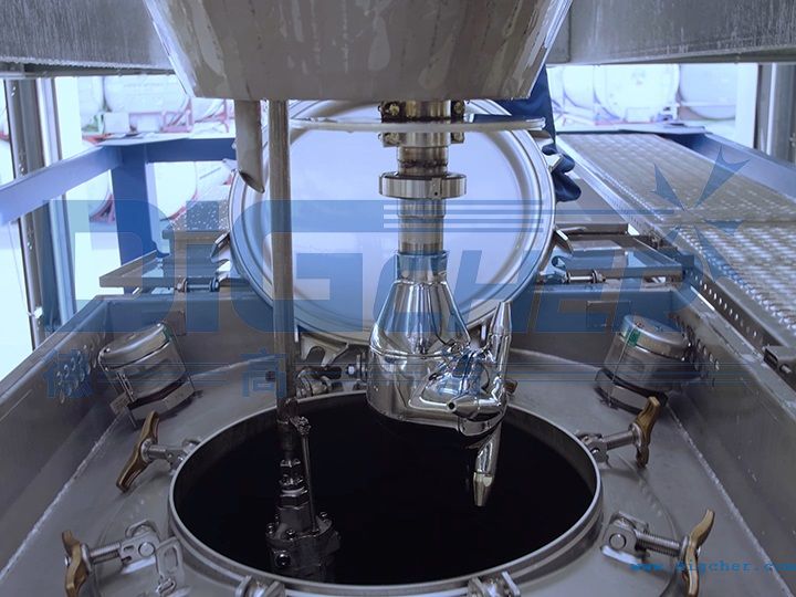 高壓清洗機(jī)清洗油罐